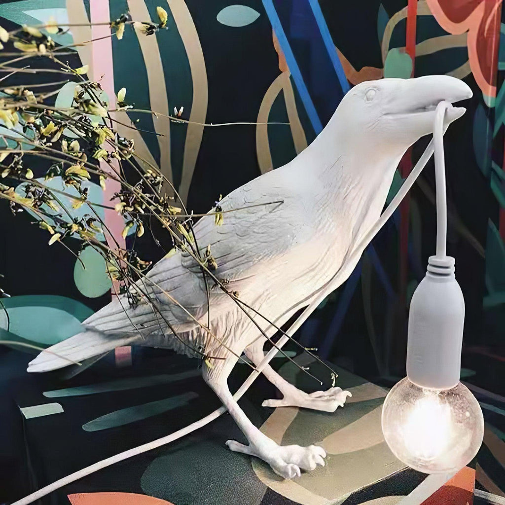 Sochařská stolní lampa Raven z pryskyřice — světlo pro žárovku Edison