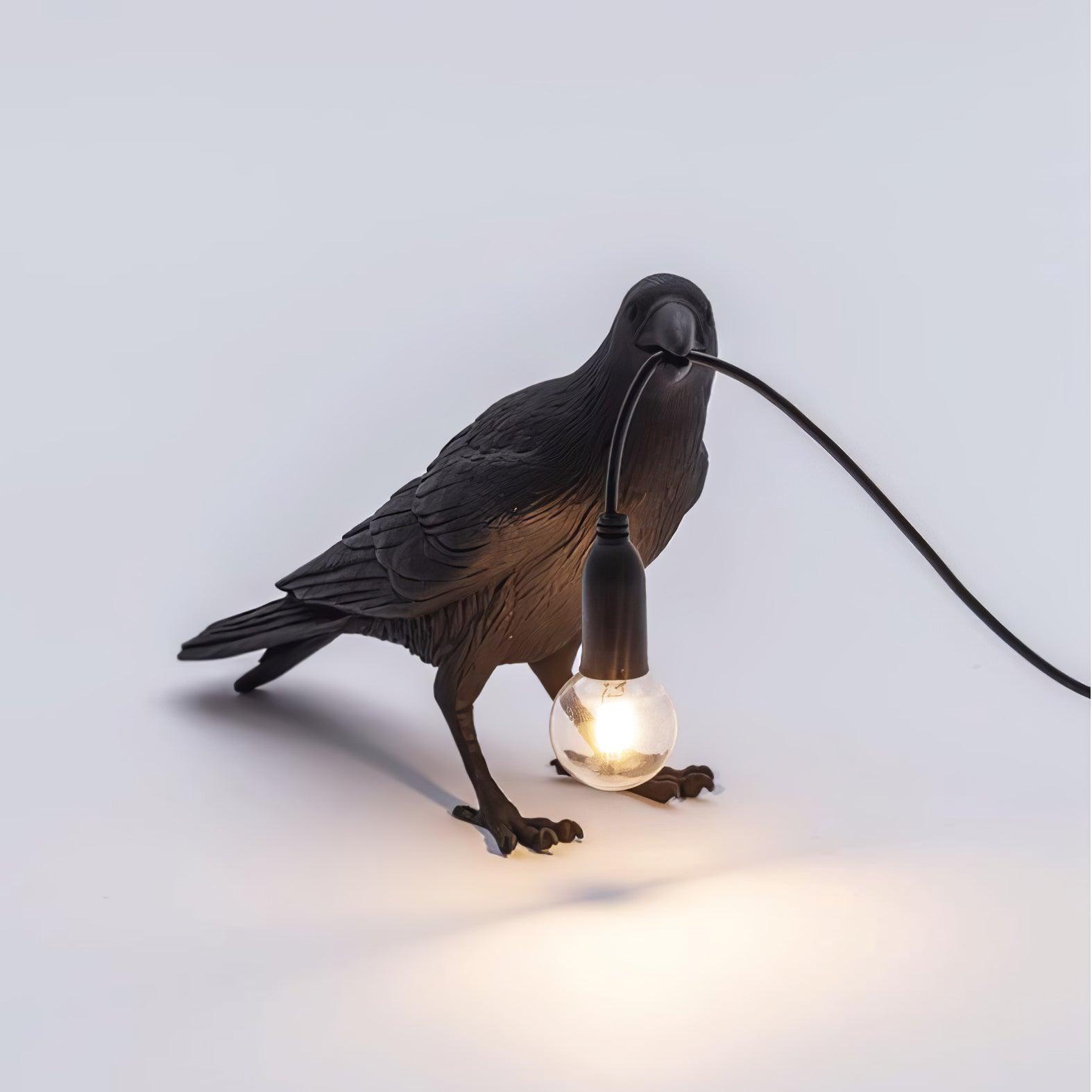 Sochařská stolní lampa Raven z pryskyřice — světlo pro žárovku Edison