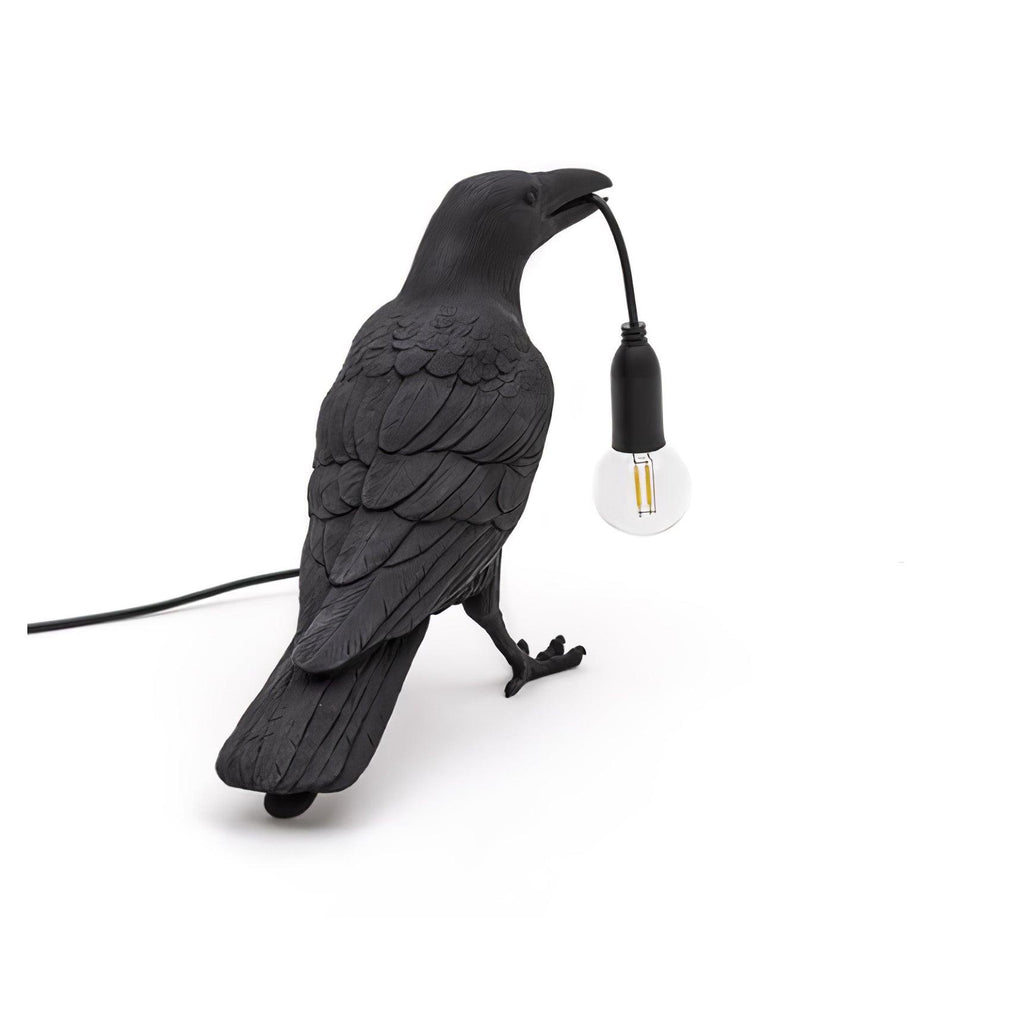 Sochařská stolní lampa Raven z pryskyřice — světlo pro žárovku Edison