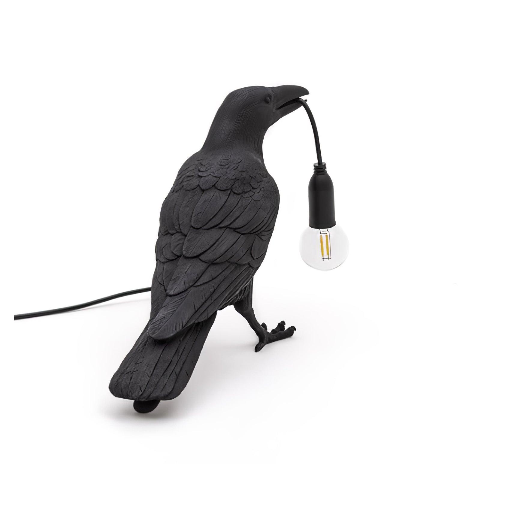 Sochařská stolní lampa Raven z pryskyřice — světlo pro žárovku Edison