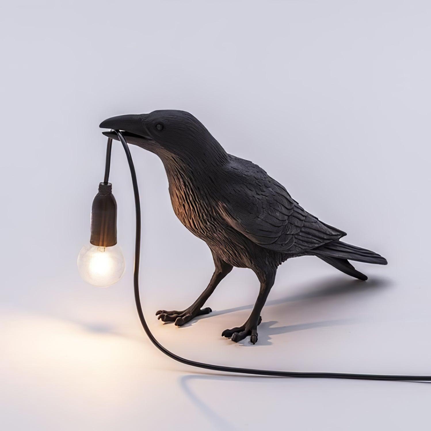 Sochařská stolní lampa Raven z pryskyřice — světlo pro žárovku Edison