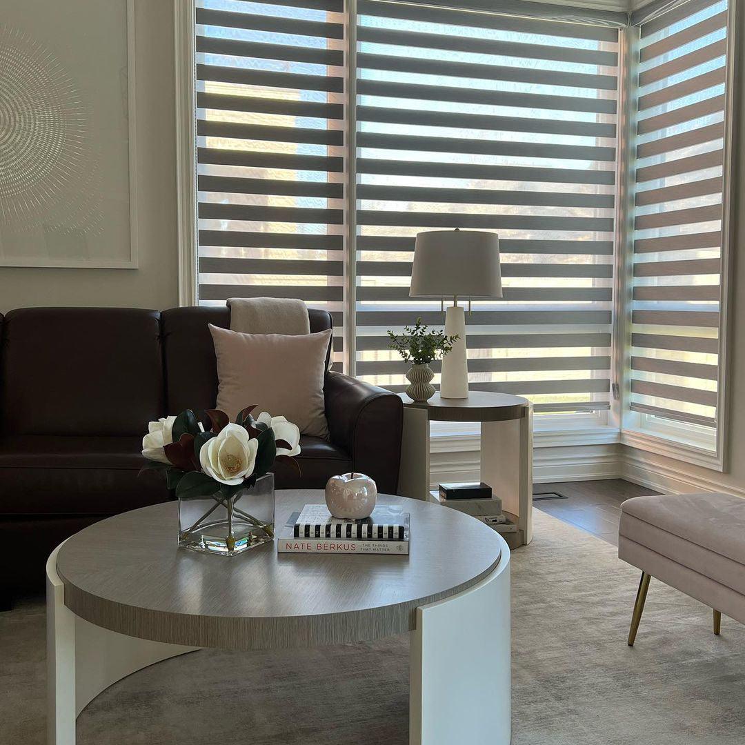 Candeeiro de mesa Raw Alabaster — Abajur cónico em linho natural