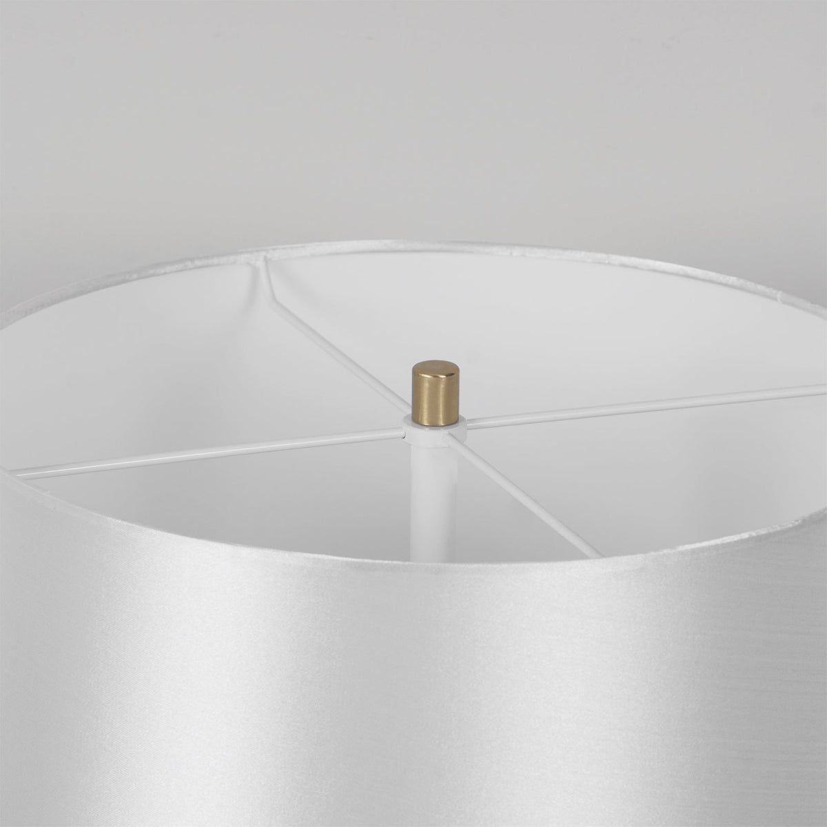 Candeeiro de mesa Raw Alabaster — Abajur cónico em linho natural