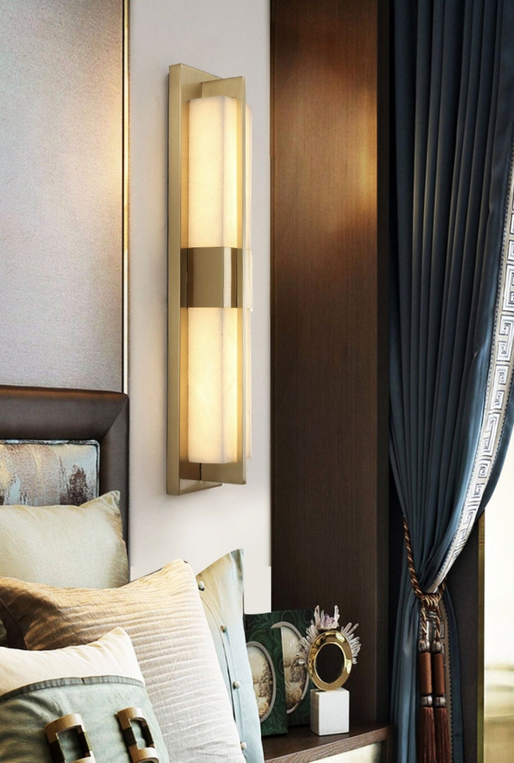 Lampada da parete LED Caspian in alabastro e ottone