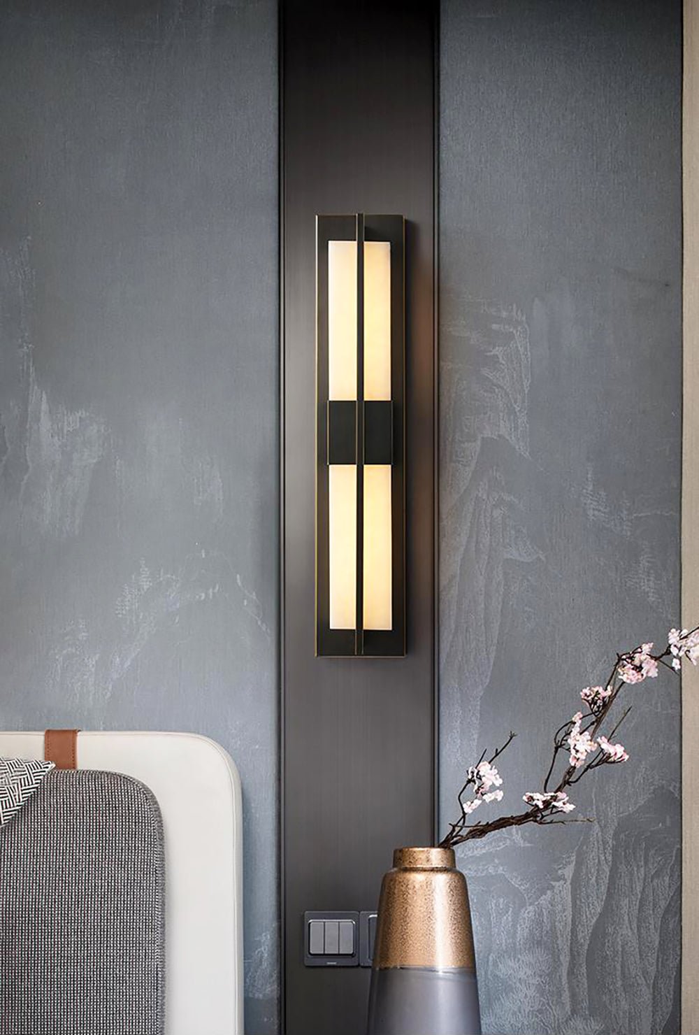 Lampada da parete LED Caspian in alabastro e ottone