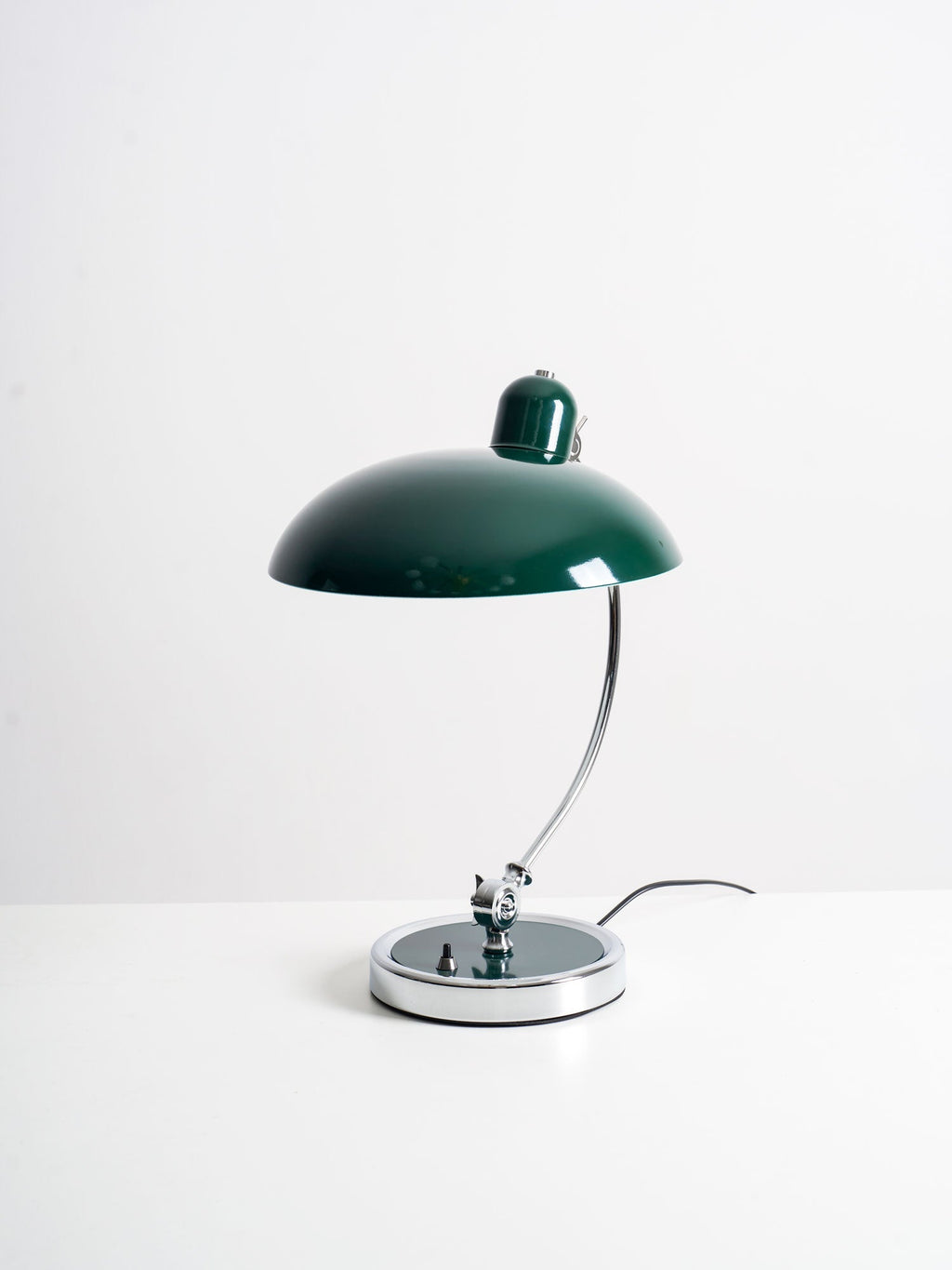 Candeeiro de Mesa Retro Curve — Silhueta Arqueada
