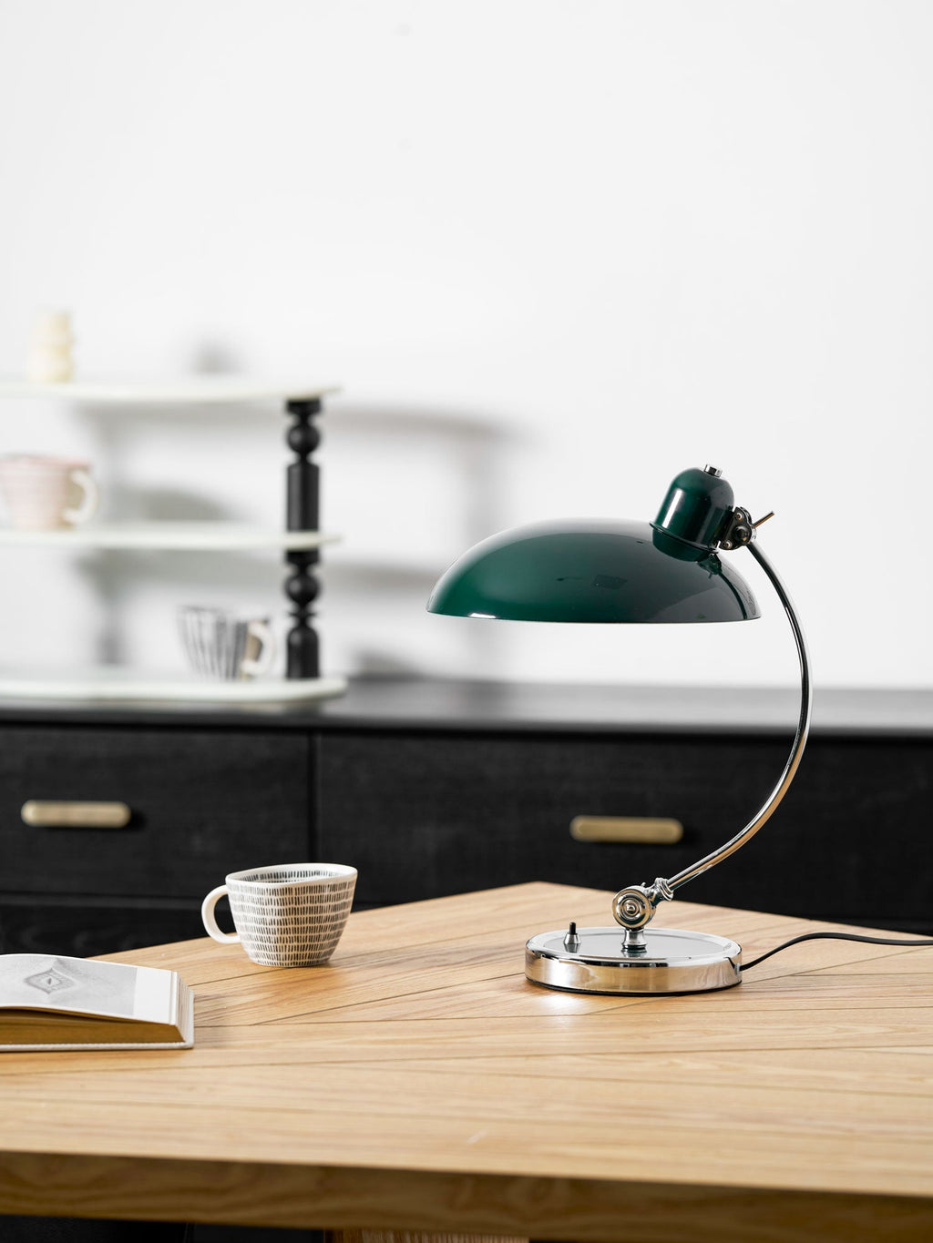 Candeeiro de Mesa Retro Curve — Silhueta Arqueada