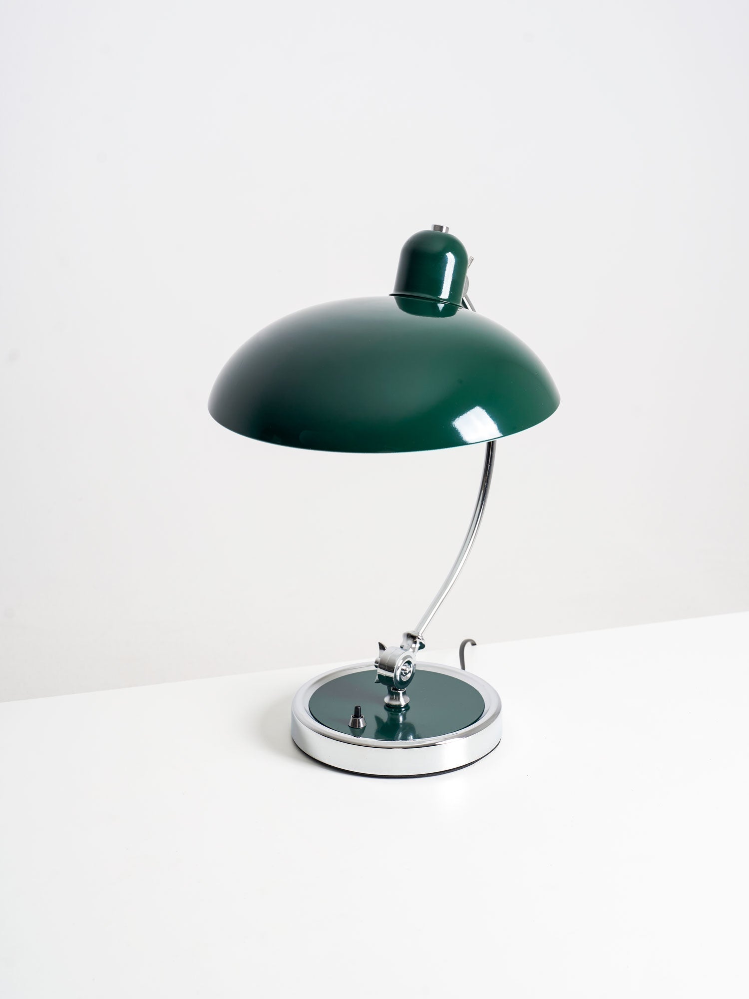 Candeeiro de Mesa Retro Curve — Silhueta Arqueada
