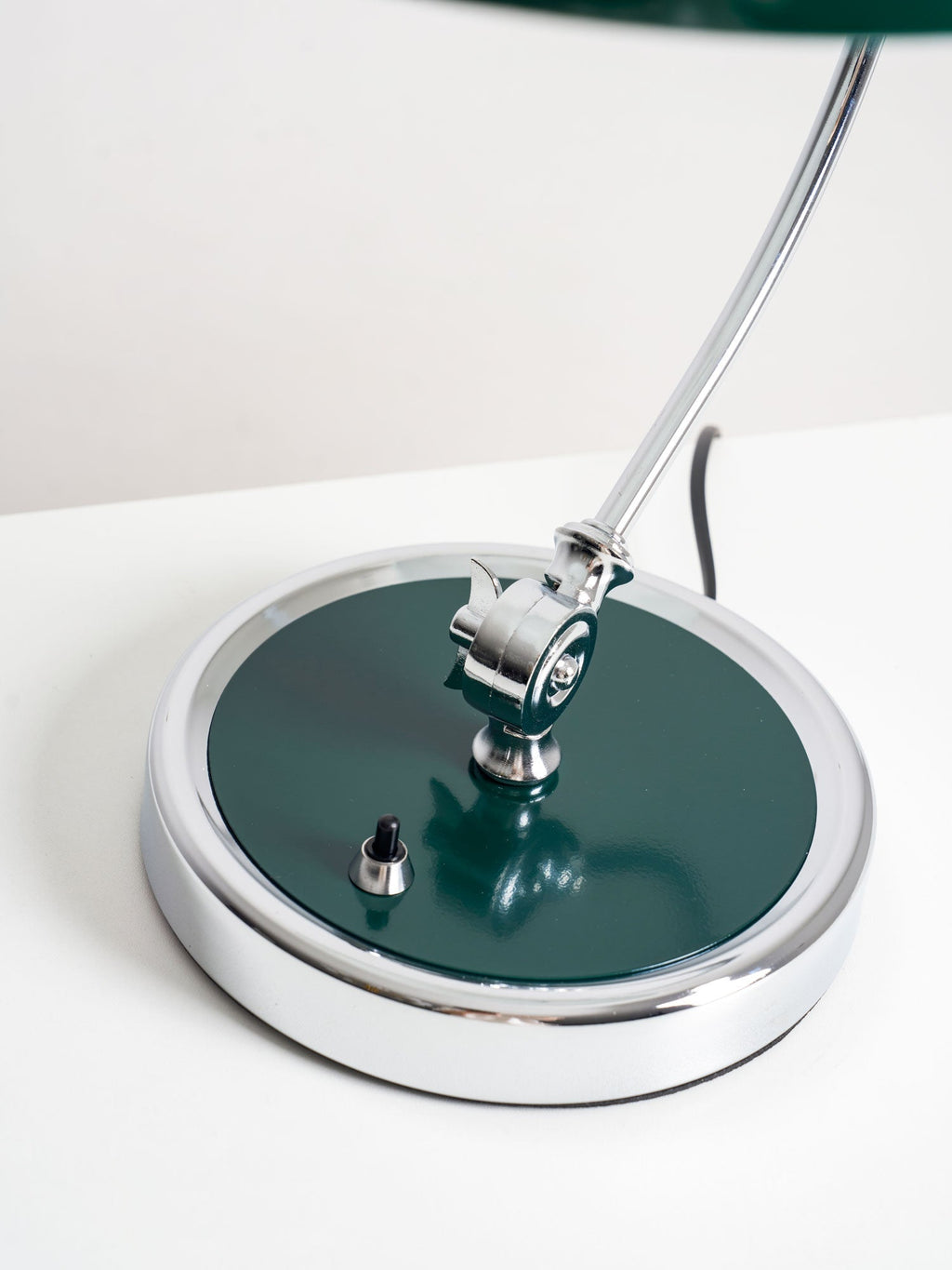 Candeeiro de Mesa Retro Curve — Silhueta Arqueada