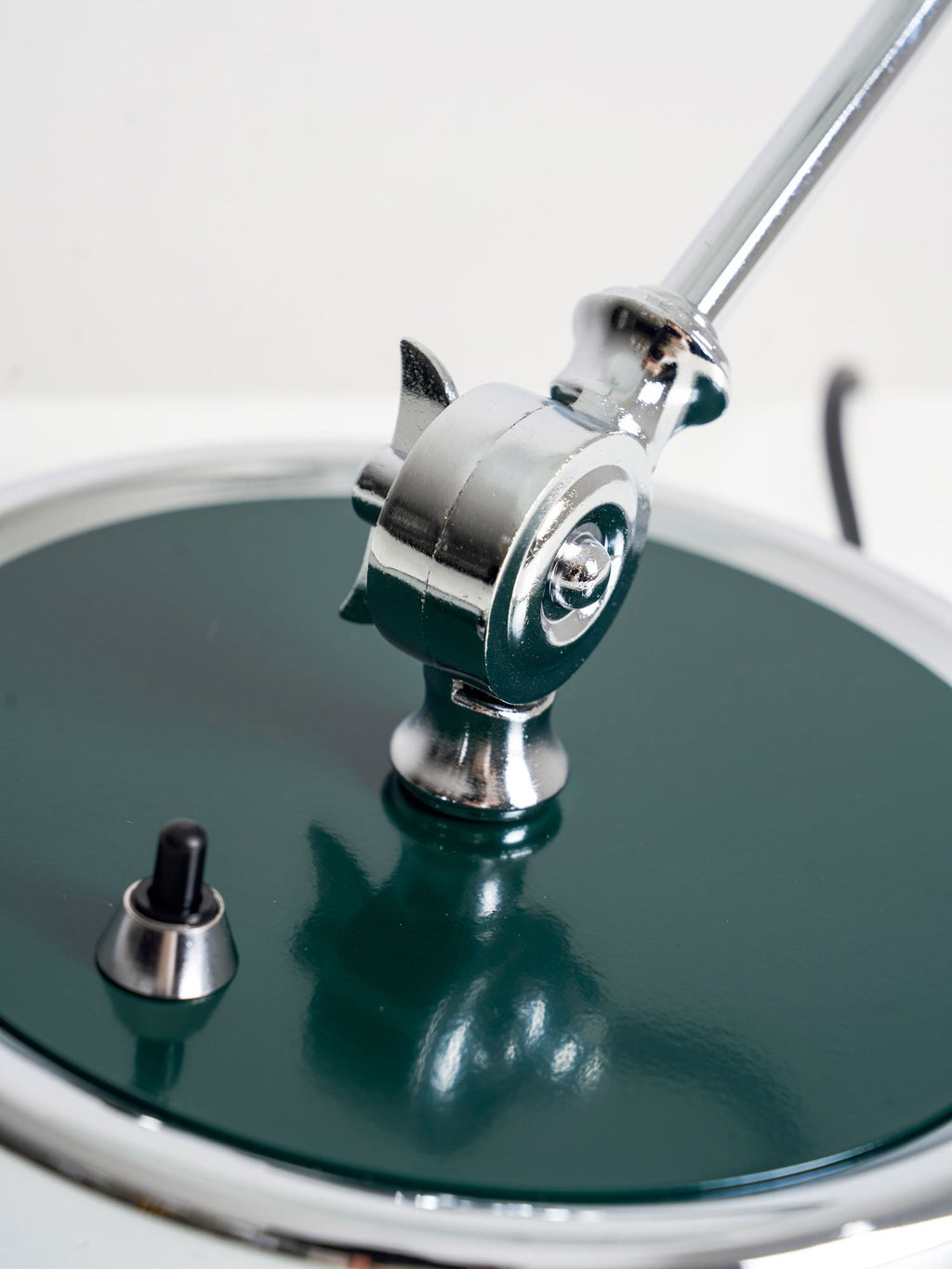 Candeeiro de Mesa Retro Curve — Silhueta Arqueada