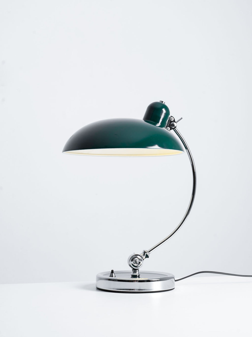 Candeeiro de Mesa Retro Curve — Silhueta Arqueada