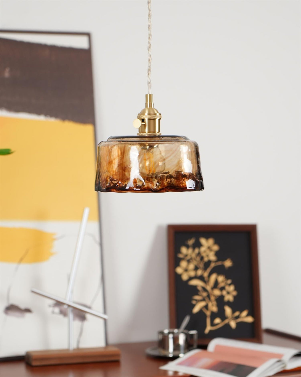 Amberlyn vintage-pendellampe i ravfarvet glas — E26-fatning, dæmpbar