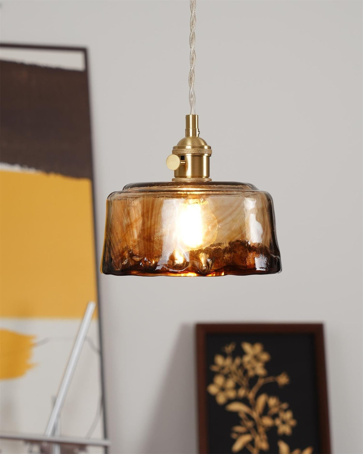 Amberlyn vintage-pendellampe i ravfarvet glas — E26-fatning, dæmpbar