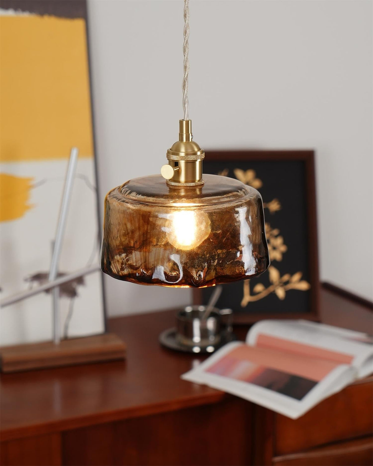 Amberlyn vintage-pendellampe i ravfarvet glas — E26-fatning, dæmpbar