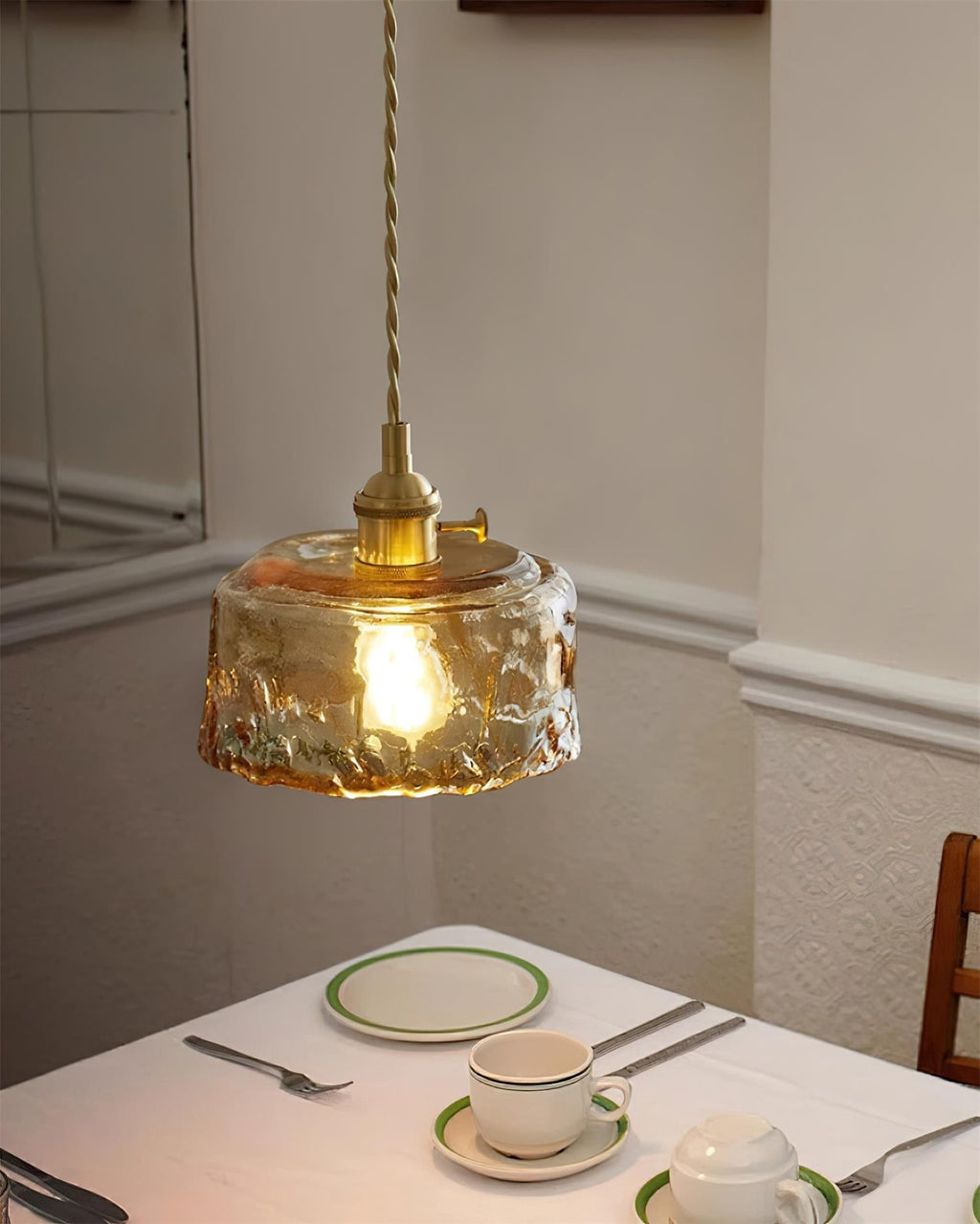 Amberlyn vintage-pendellampe i ravfarvet glas — E26-fatning, dæmpbar