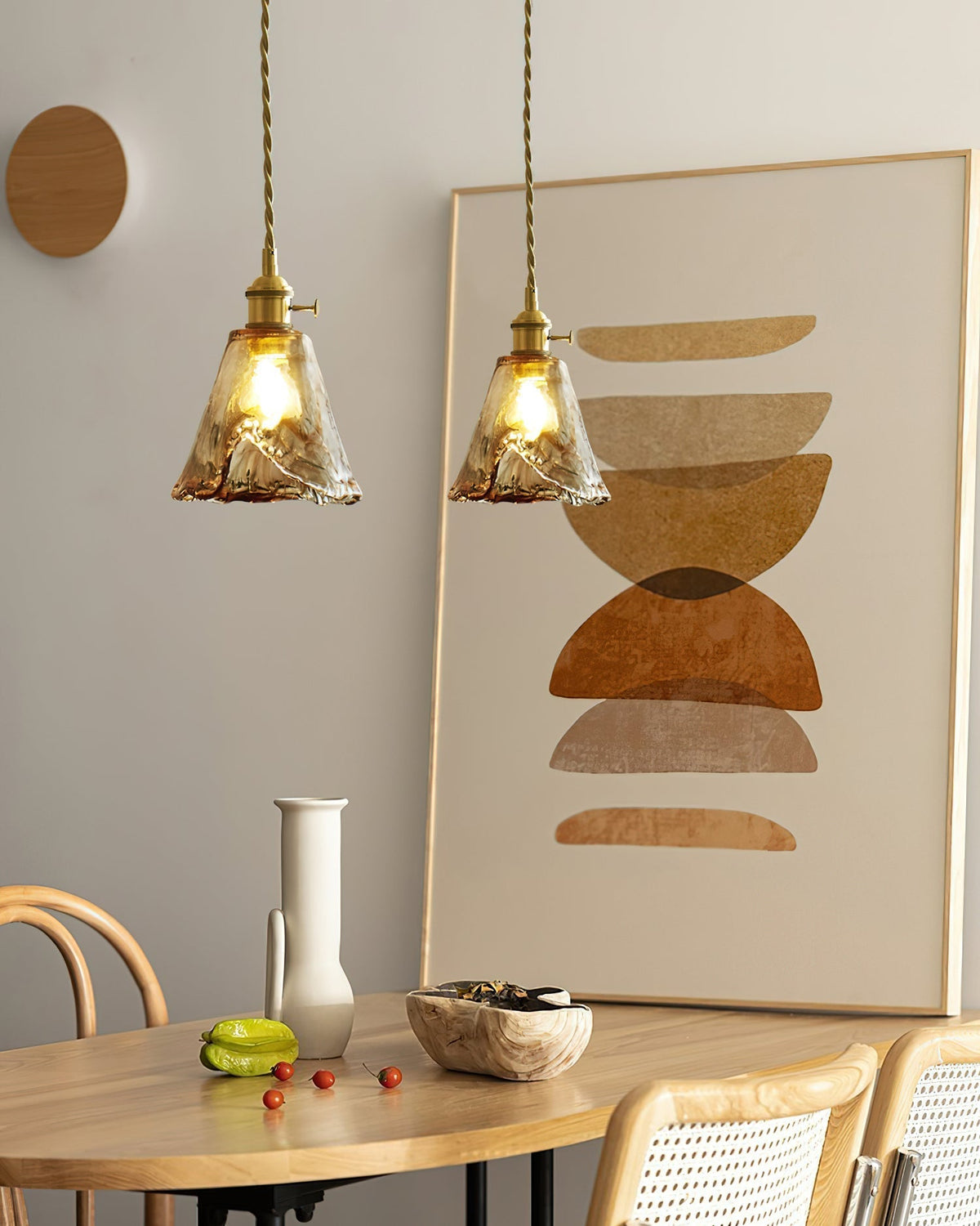 Amberlyn vintage-pendellampe i ravfarvet glas — E26-fatning, dæmpbar