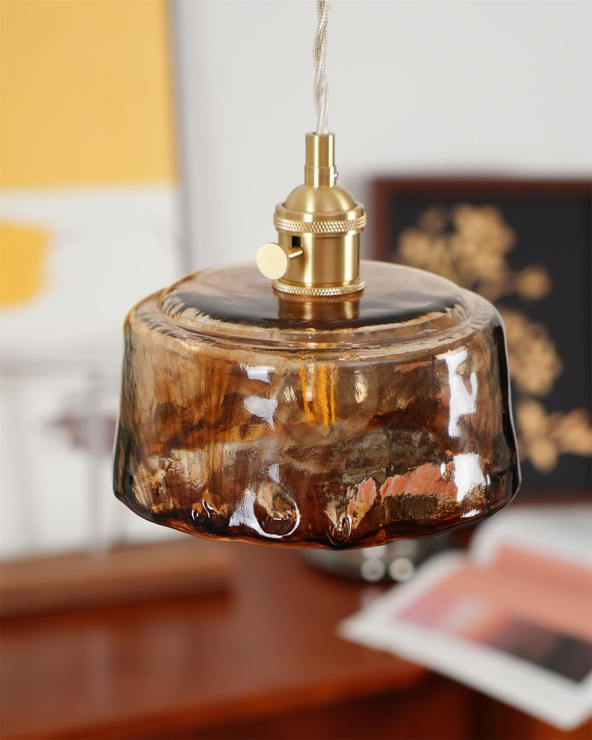 Amberlyn vintage-pendellampe i ravfarvet glas — E26-fatning, dæmpbar