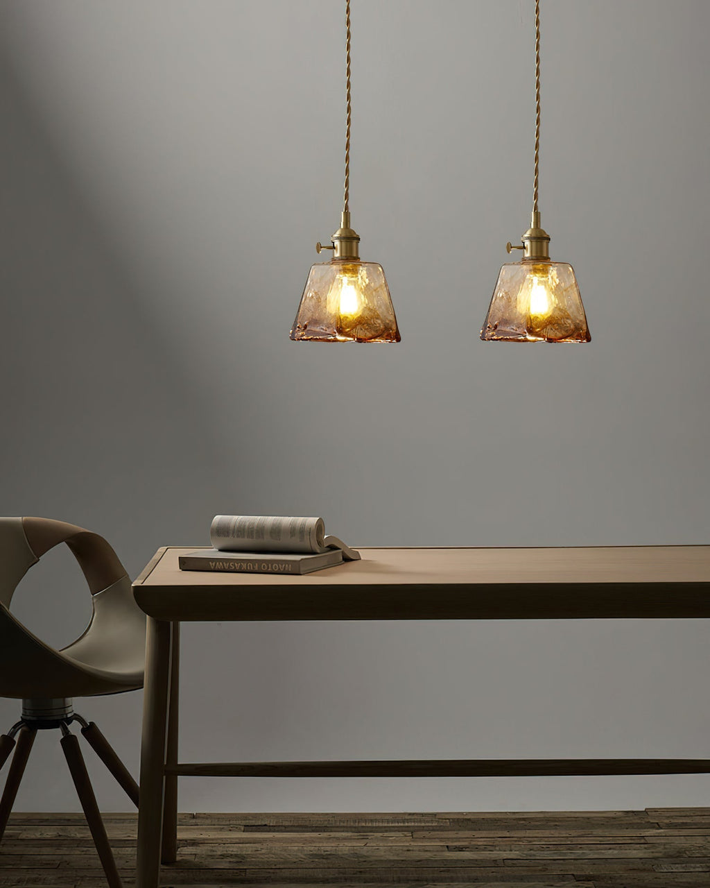 Amberlyn vintage-pendellampe i ravfarvet glas — E26-fatning, dæmpbar
