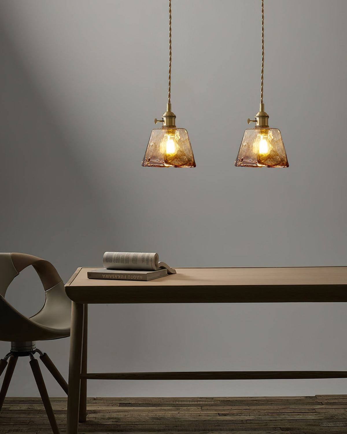 Amberlyn vintage-pendellampe i ravfarvet glas — E26-fatning, dæmpbar