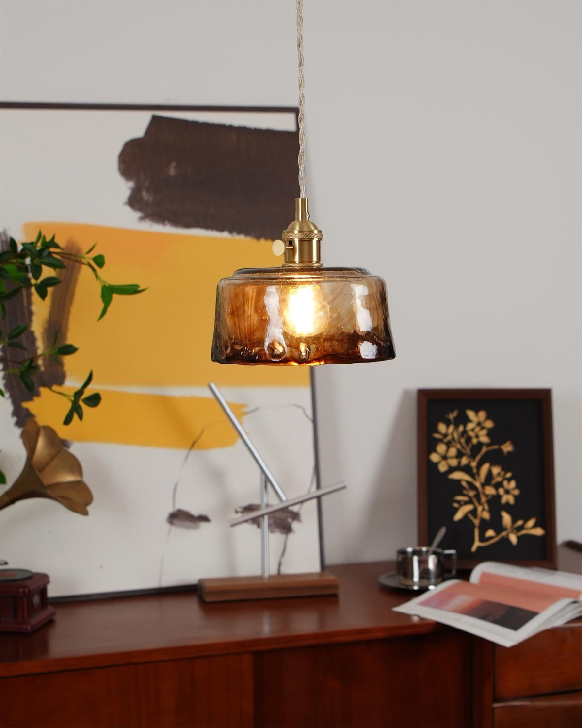 Amberlyn vintage-pendellampe i ravfarvet glas — E26-fatning, dæmpbar