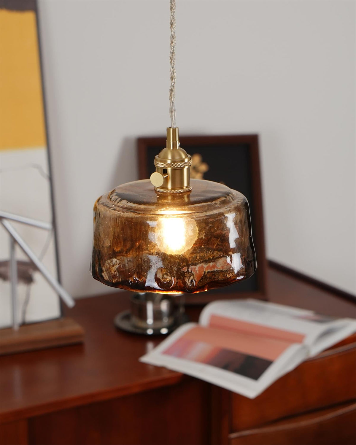 Amberlyn vintage-pendellampe i ravfarvet glas — E26-fatning, dæmpbar
