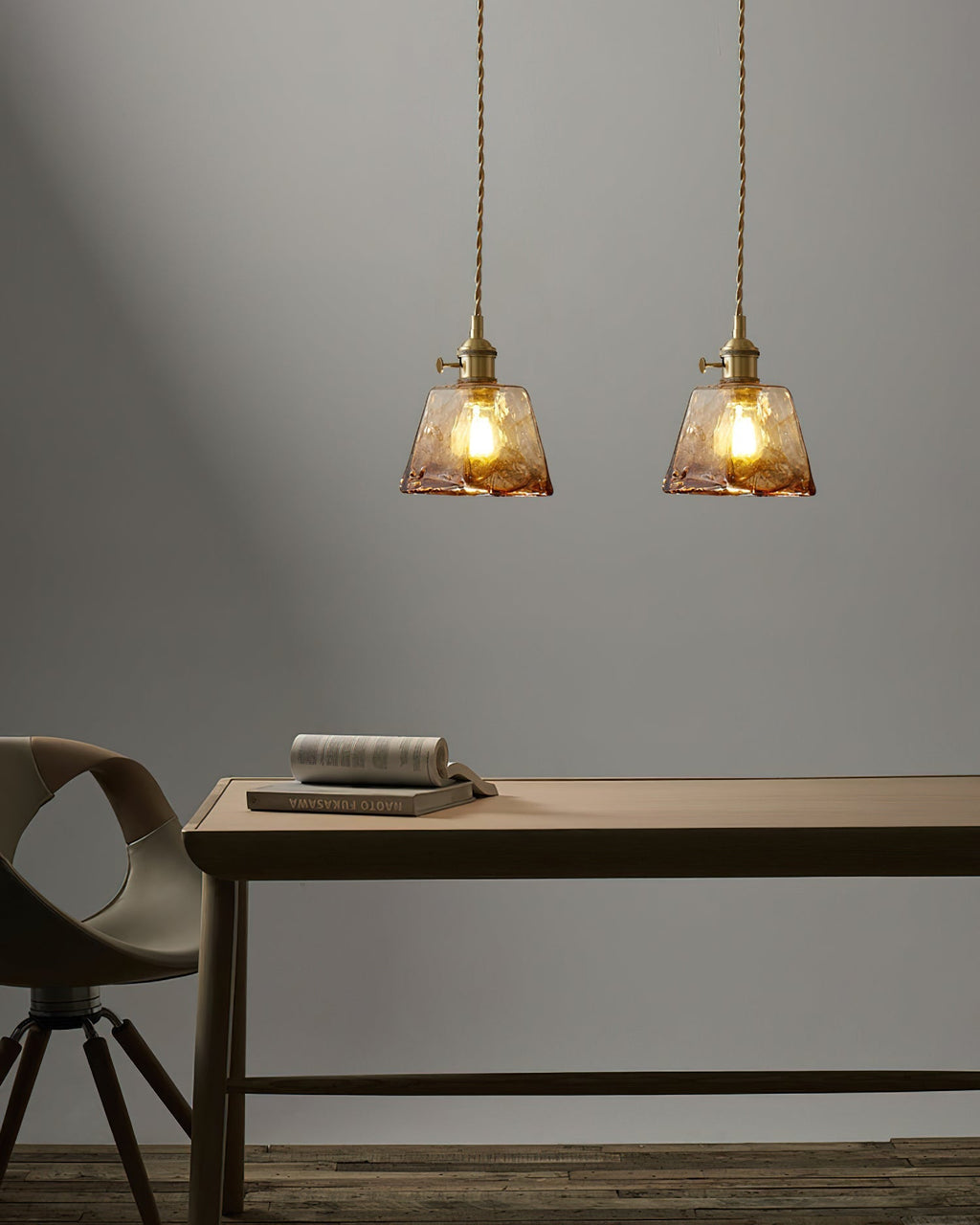 Amberlyn vintage-pendellampe i ravfarvet glas — E26-fatning, dæmpbar