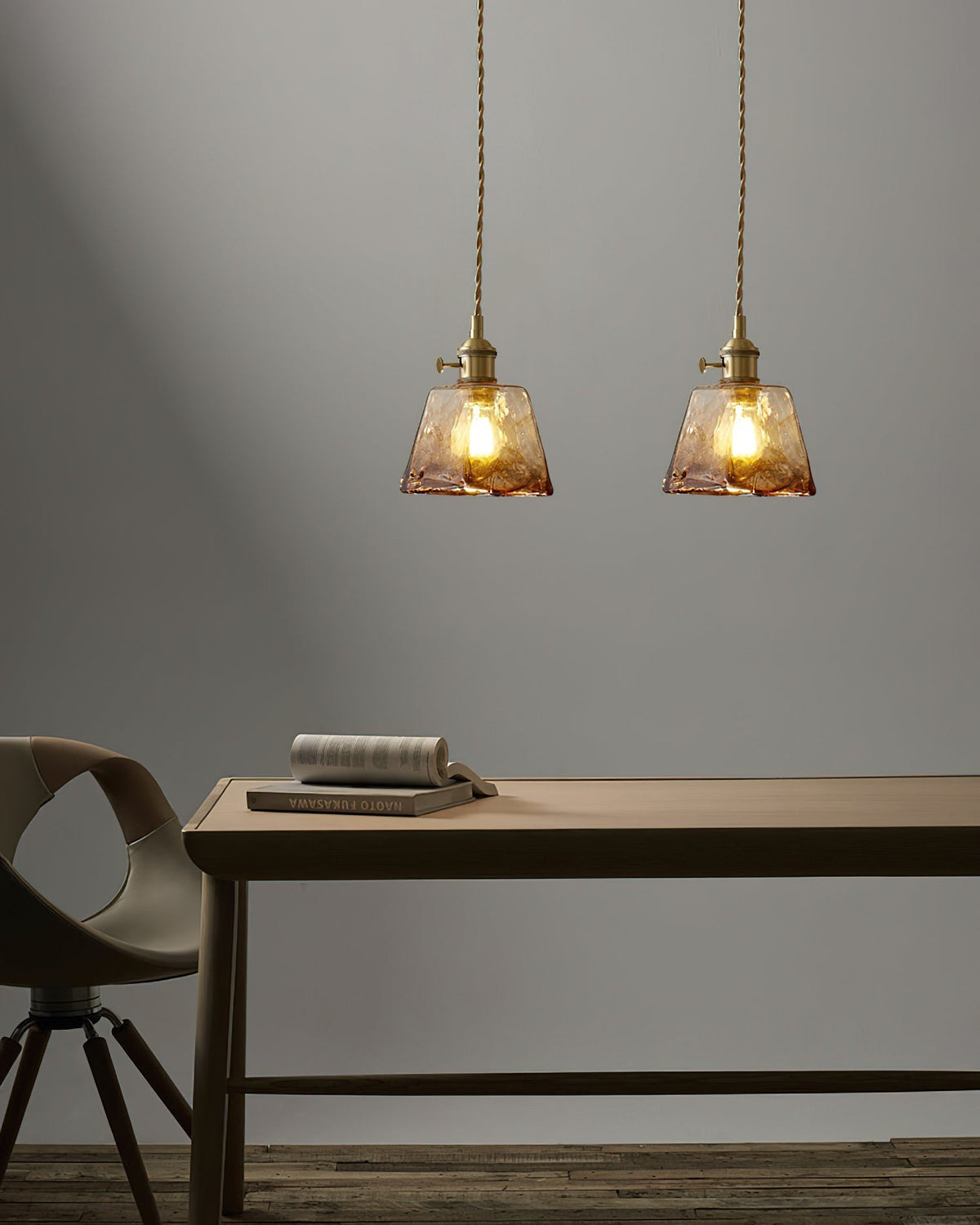 Amberlyn vintage-pendellampe i ravfarvet glas — E26-fatning, dæmpbar