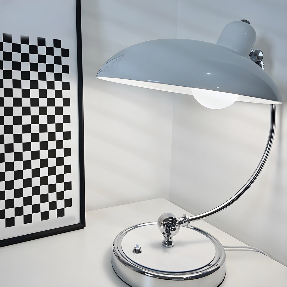 Candeeiro de Mesa Retro Curve — Silhueta Arqueada