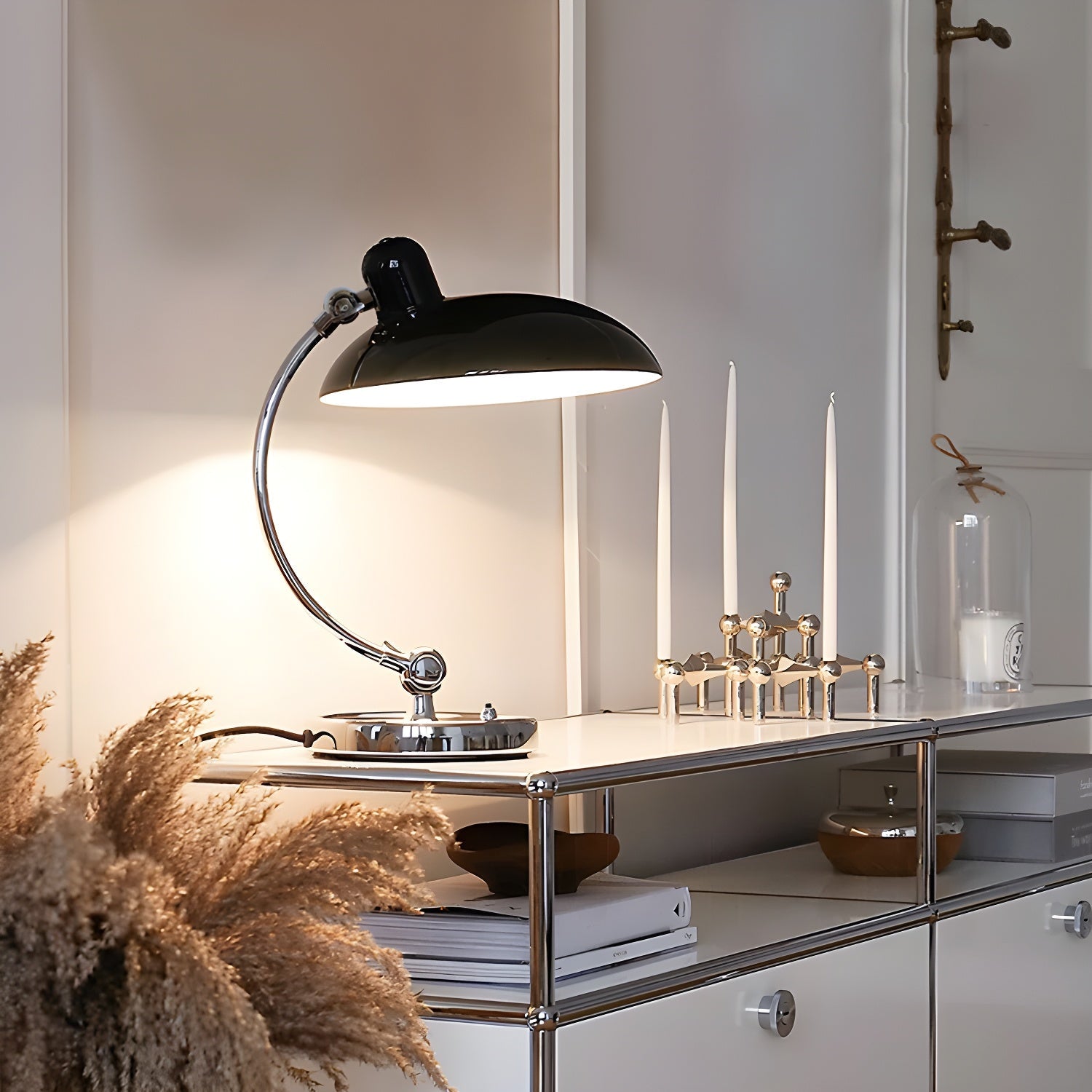Candeeiro de Mesa Retro Curve — Silhueta Arqueada