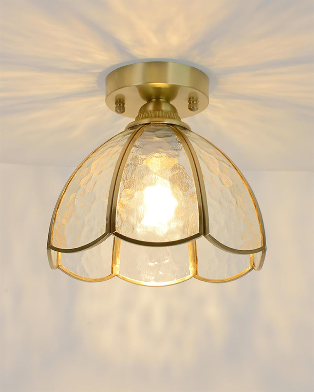 Plafoniera Civelle — Paralume in vetro colorato in stile Tiffany