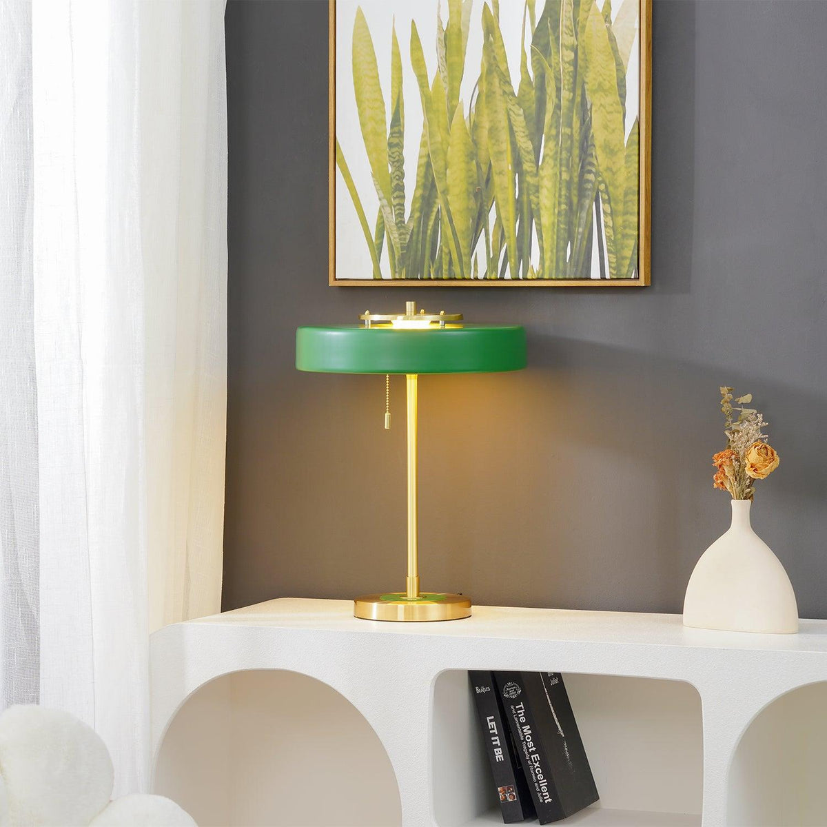Stolní lampa Revolve — vypínač na tahací řetízek