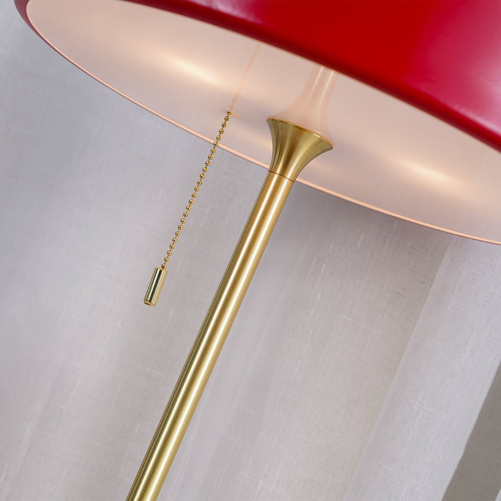 Stolní lampa Revolve — vypínač na tahací řetízek