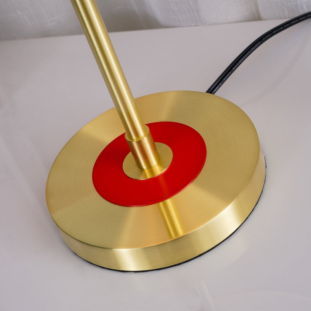 Stolní lampa Revolve — vypínač na tahací řetízek