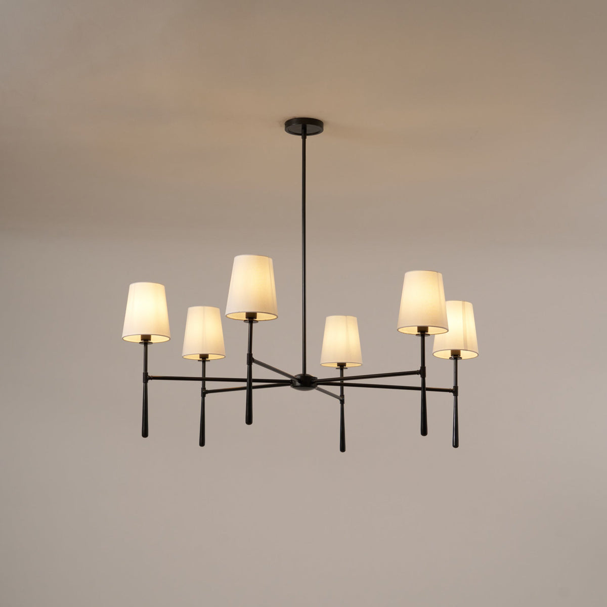 Valea ljuskronhuvud 4/6 - avsmalnande pendellampa i midcentury-stil