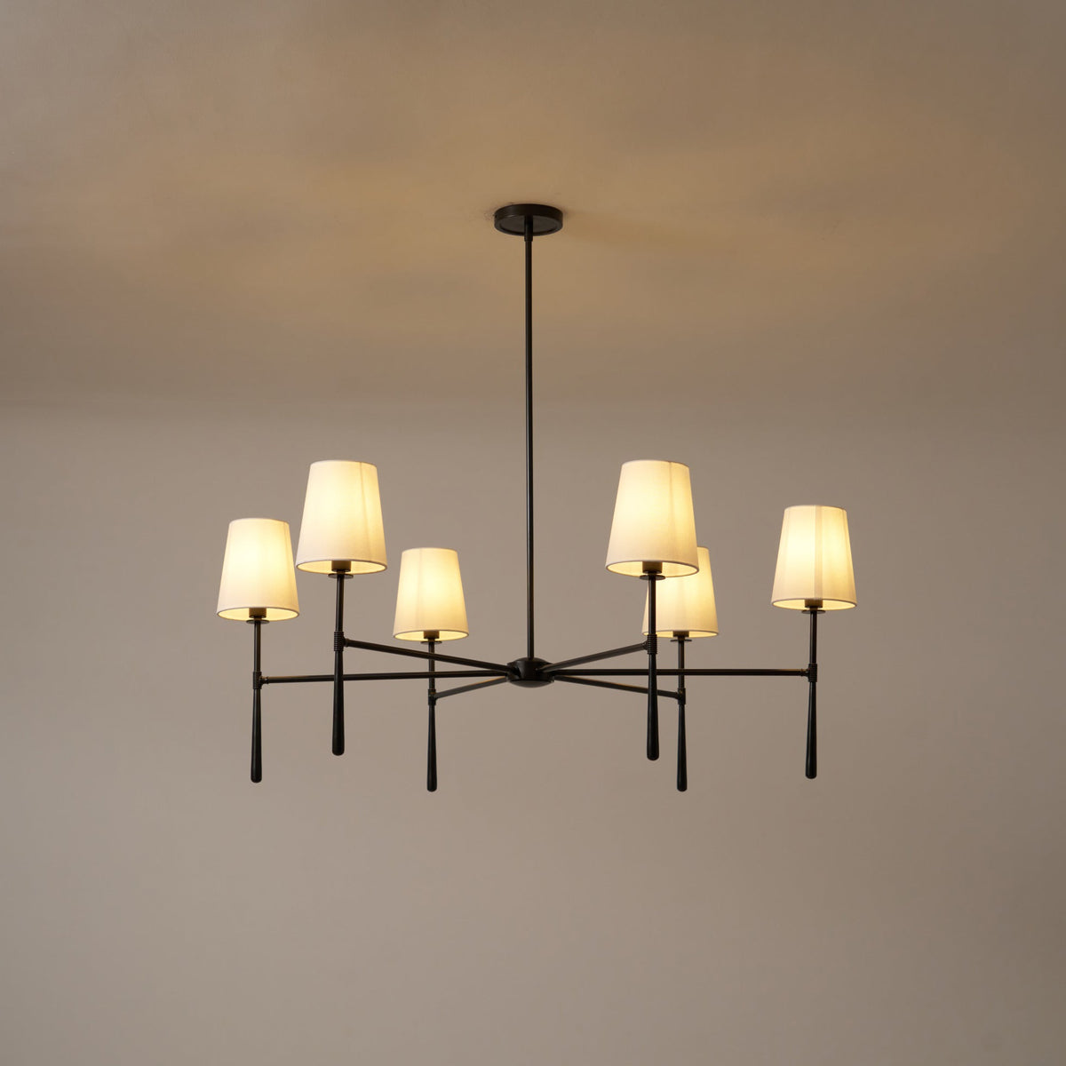 Valea ljuskronhuvud 4/6 - avsmalnande pendellampa i midcentury-stil