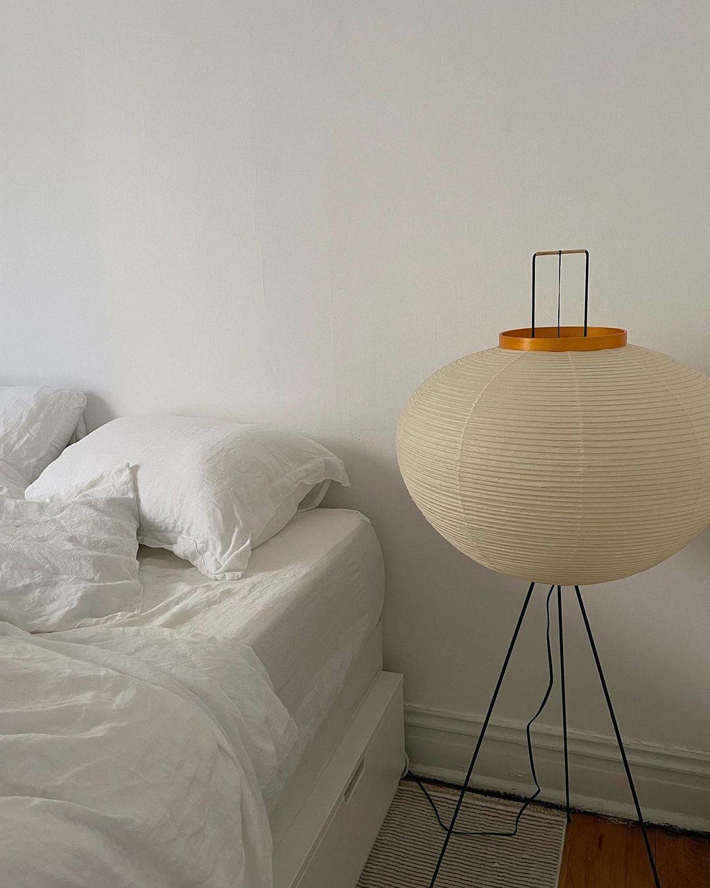 Traditionel gulvlampe i rispapir
