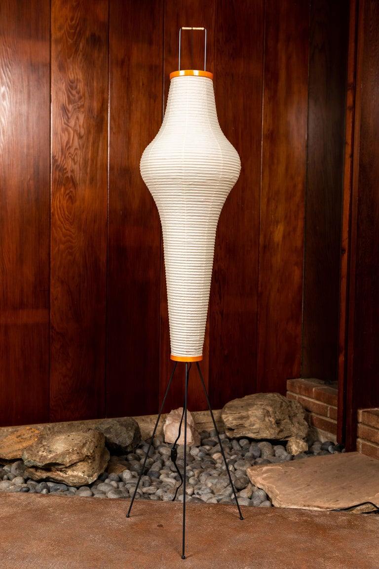 Traditionel gulvlampe i rispapir