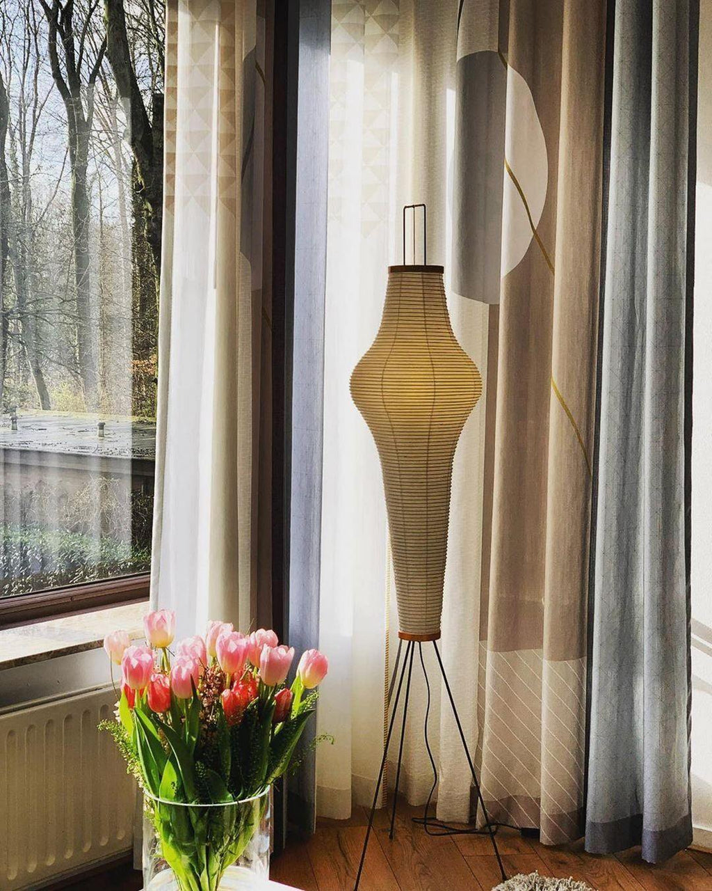 Traditionel gulvlampe i rispapir