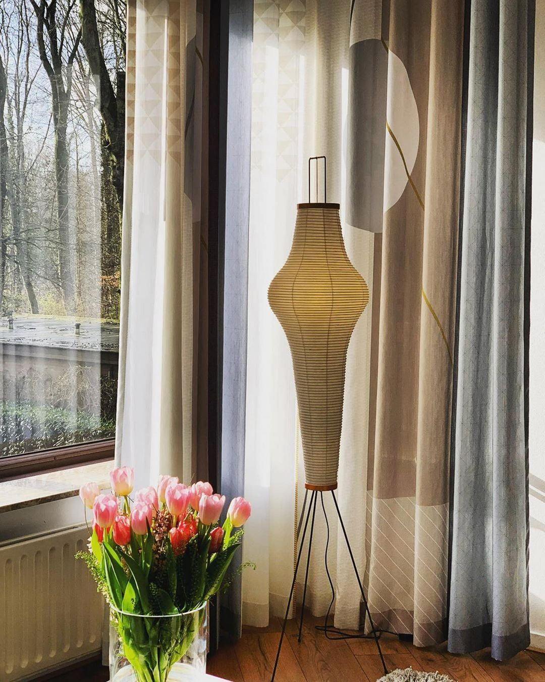 Traditionel gulvlampe i rispapir