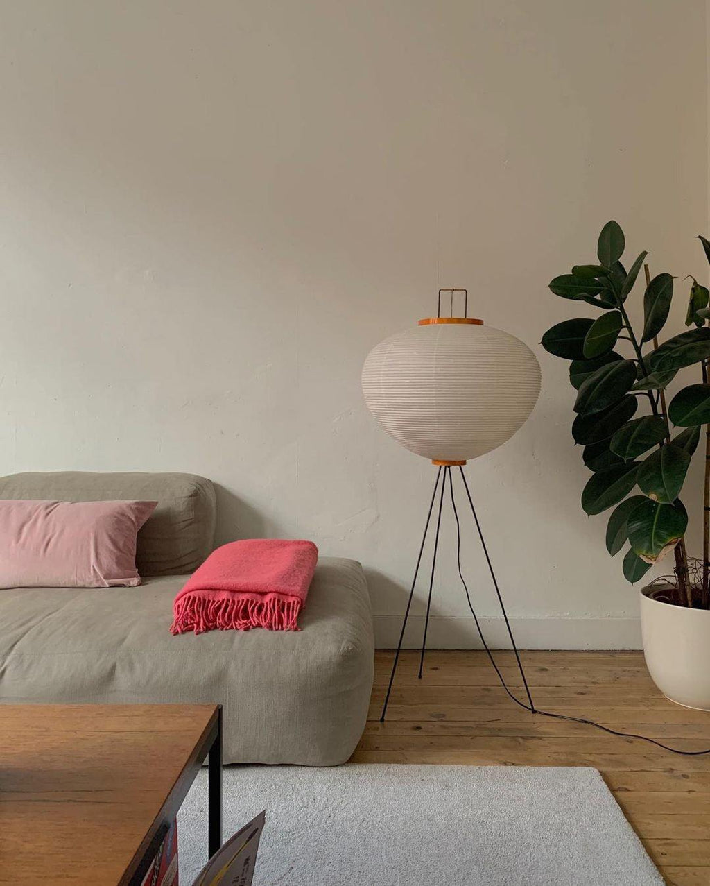 Traditionel gulvlampe i rispapir