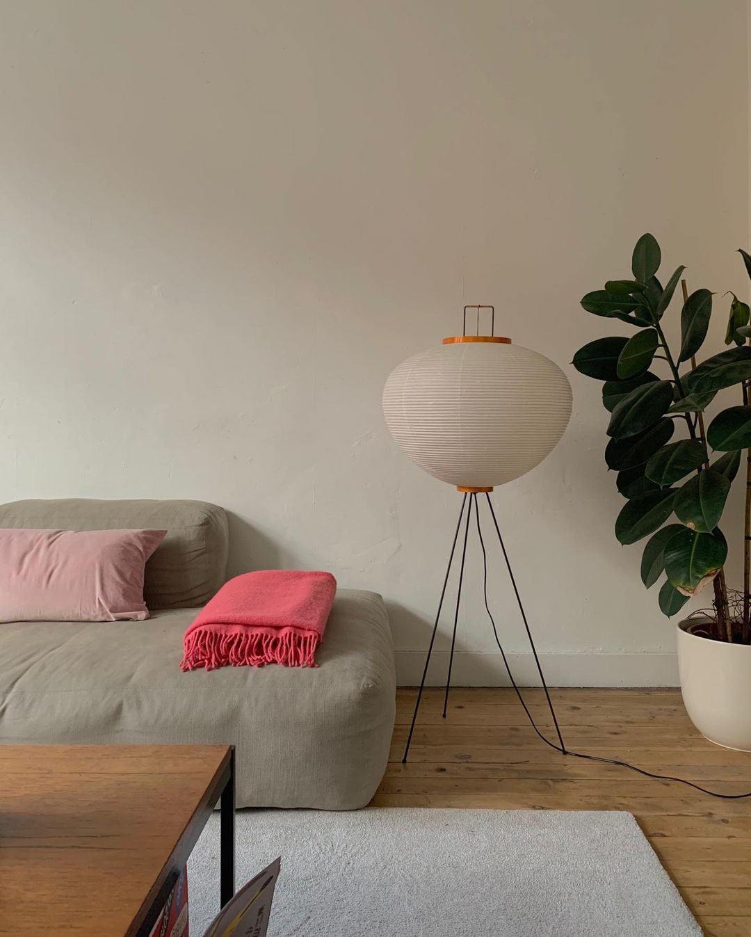 Traditionel gulvlampe i rispapir
