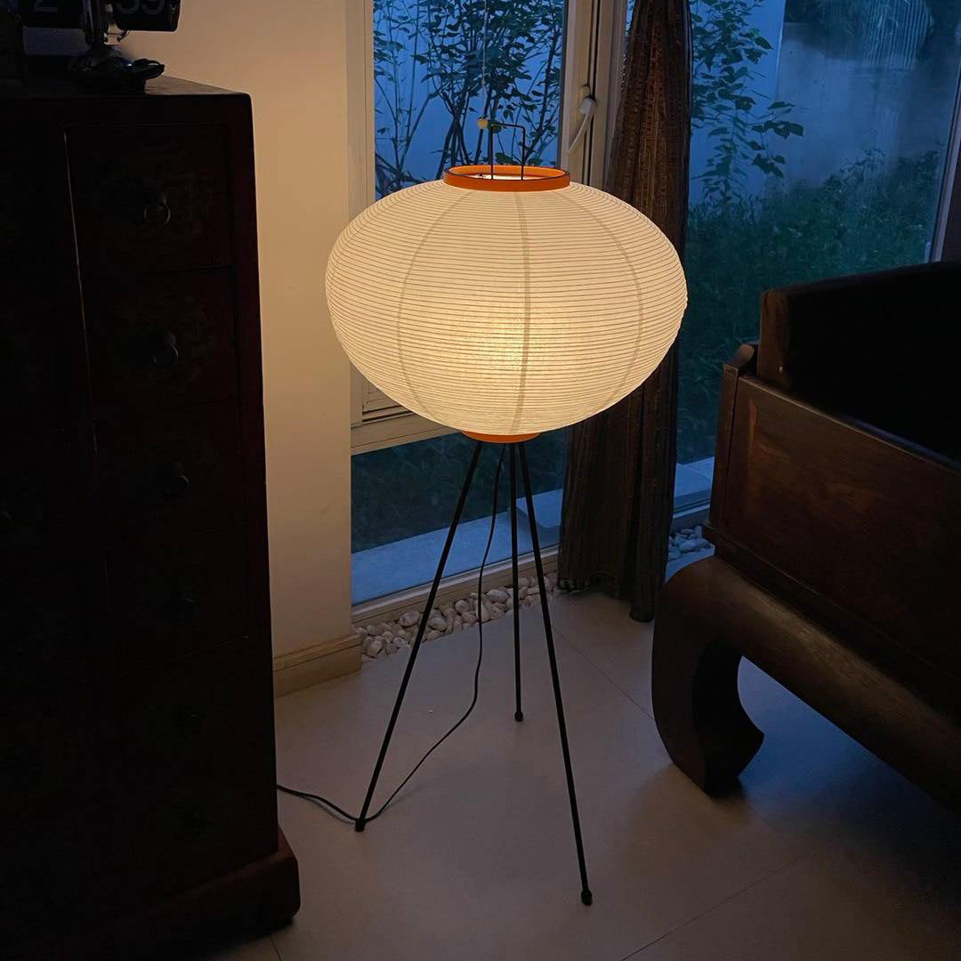 Traditionel gulvlampe i rispapir