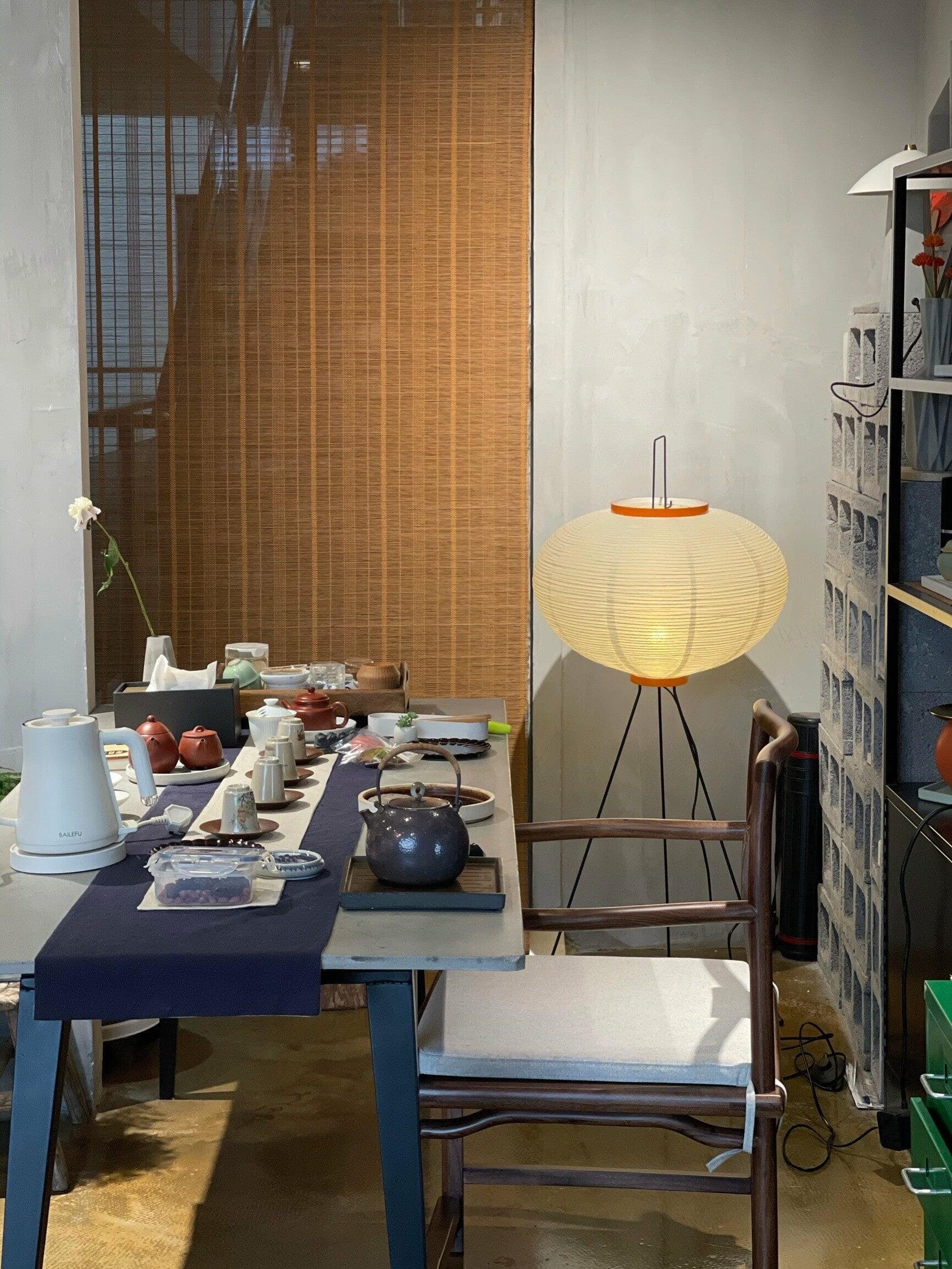 Traditionel gulvlampe i rispapir