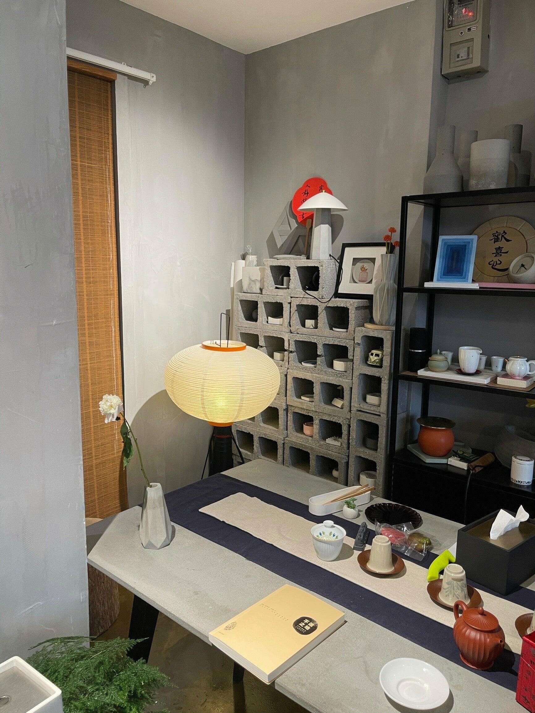 Traditionel gulvlampe i rispapir