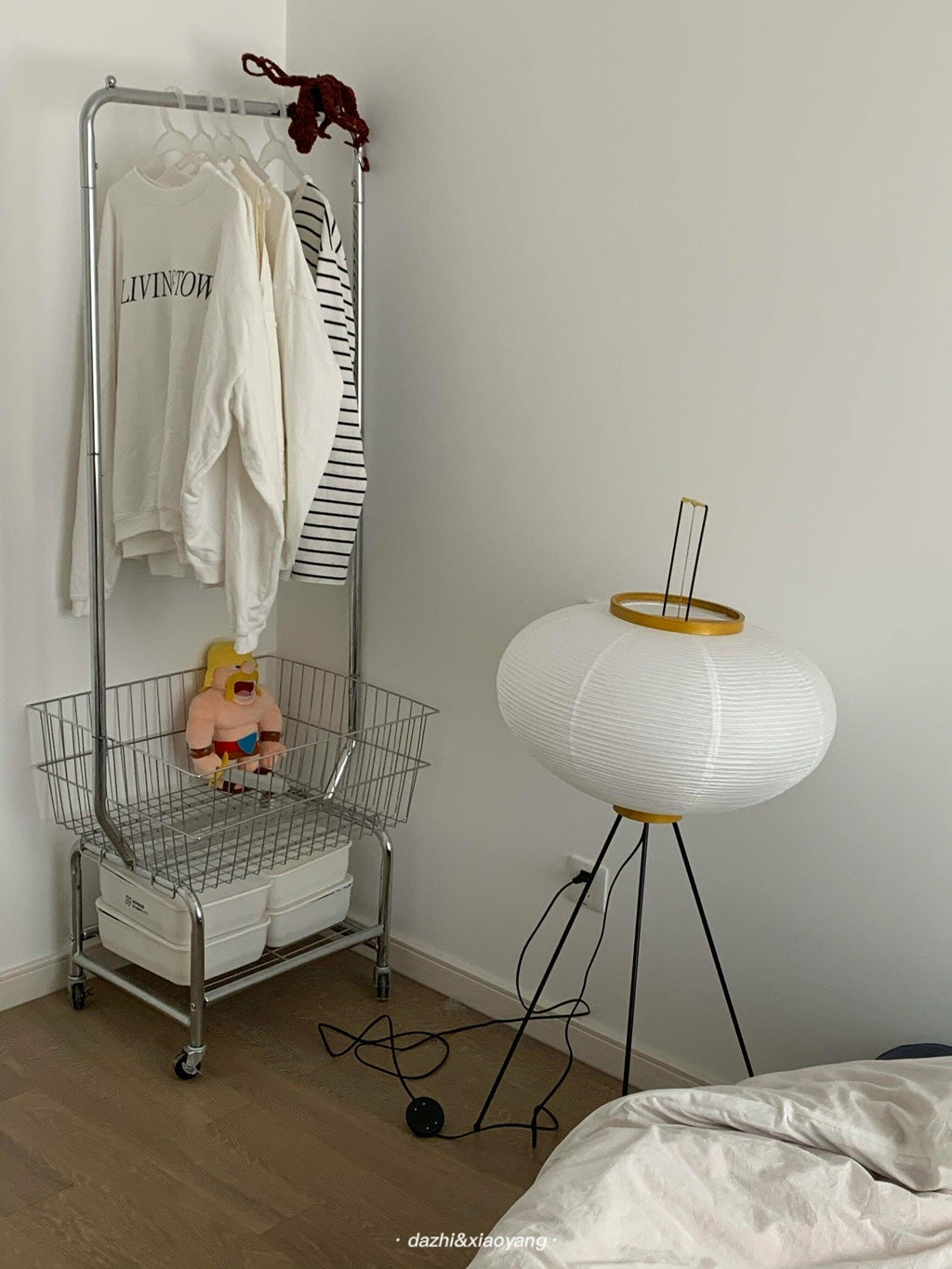 Traditionel gulvlampe i rispapir