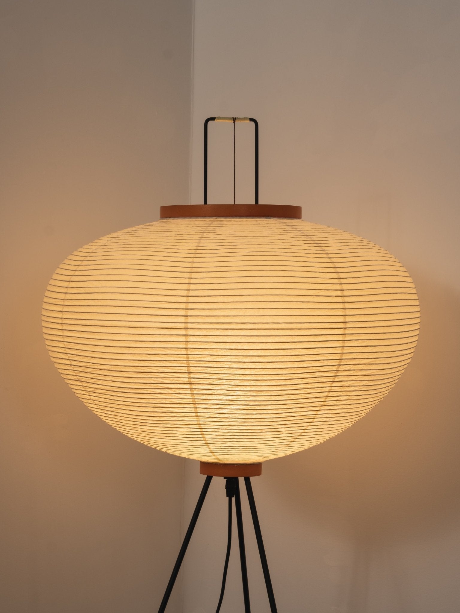Traditionel gulvlampe i rispapir