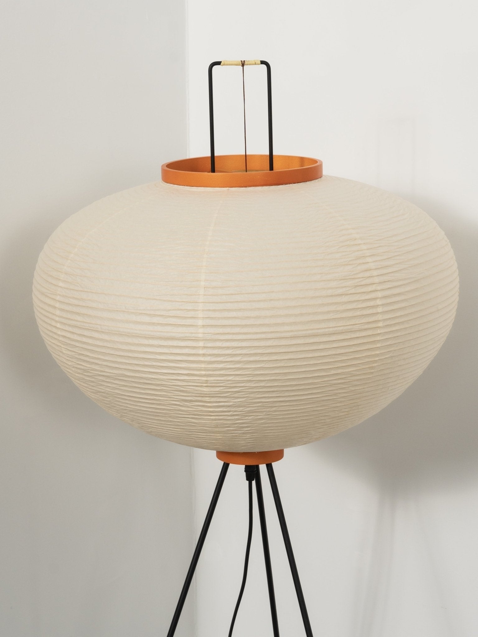 Traditionel gulvlampe i rispapir