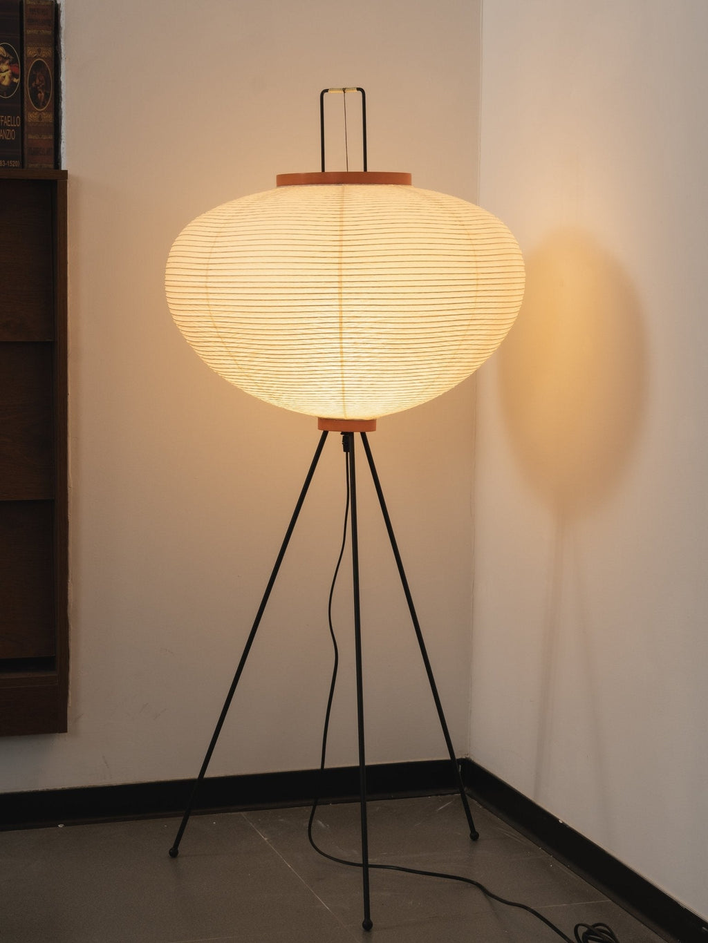 Traditionel gulvlampe i rispapir