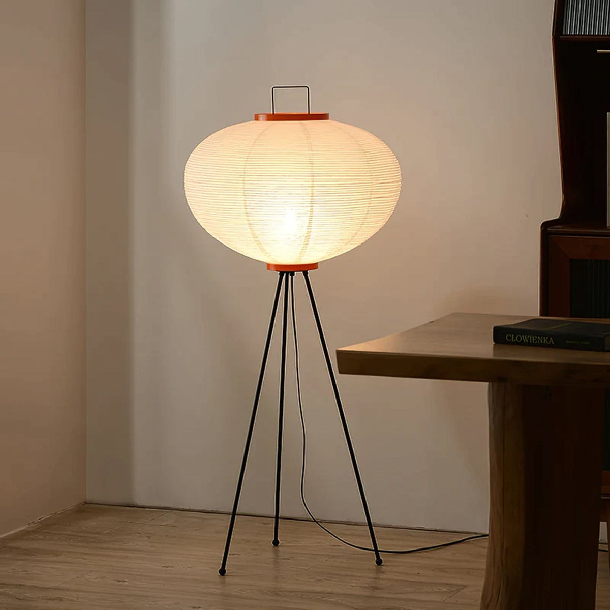 Traditionel gulvlampe i rispapir