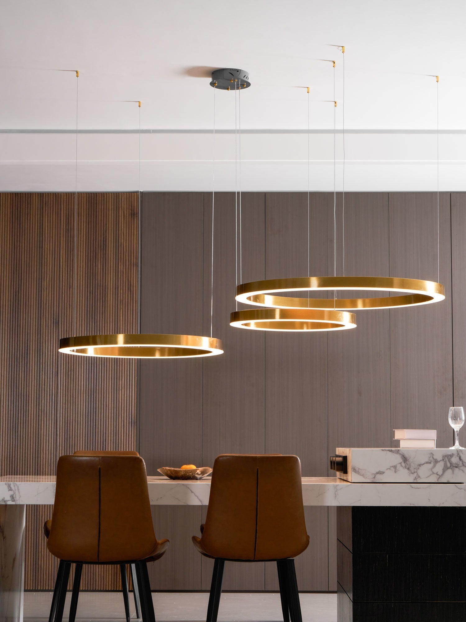 مصباح معلق دائري LED بتصميم سلس